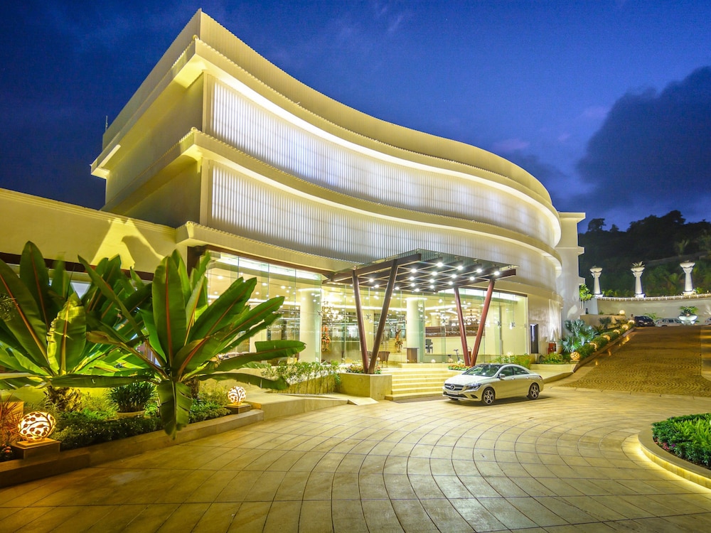 Park Regis Goa — Hotel building in Arpora, Goa