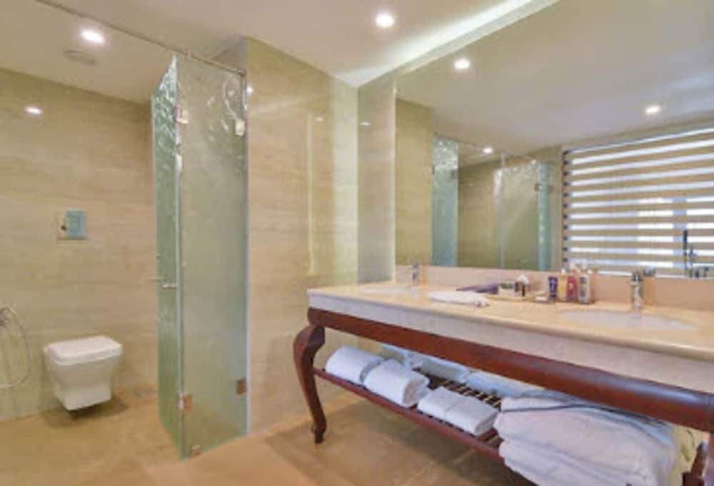 Park Regis Goa — Hotel rooms in Arpora, Goa