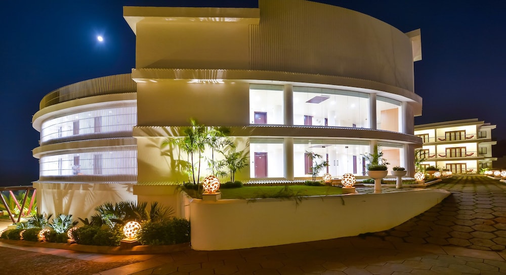 Park Regis Goa — Hotel building in Arpora, Goa