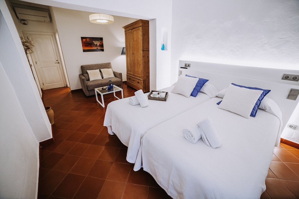 Petit Hotel 5 Fars - Adults Only — Hotel rooms in Ciutadella de Menorca, Balearic Islands
