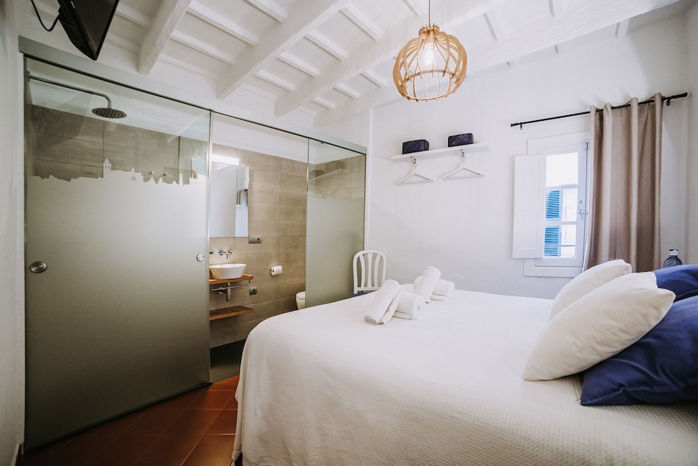 Petit Hotel 5 Fars - Adults Only — Hotel rooms in Ciutadella de Menorca, Balearic Islands