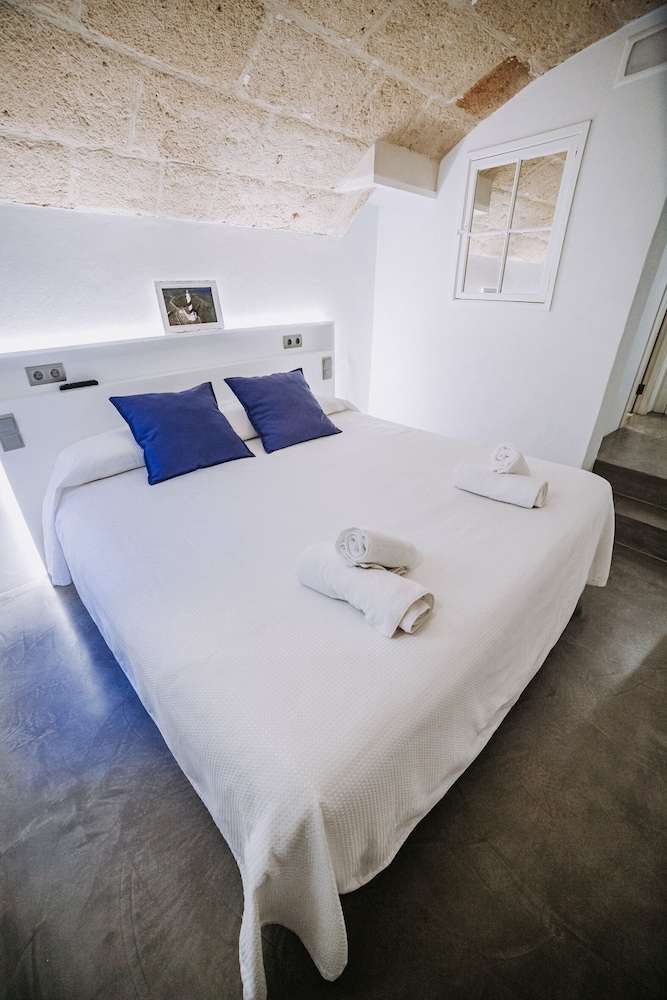 Petit Hotel 5 Fars - Adults Only — Hotel rooms in Ciutadella de Menorca, Balearic Islands