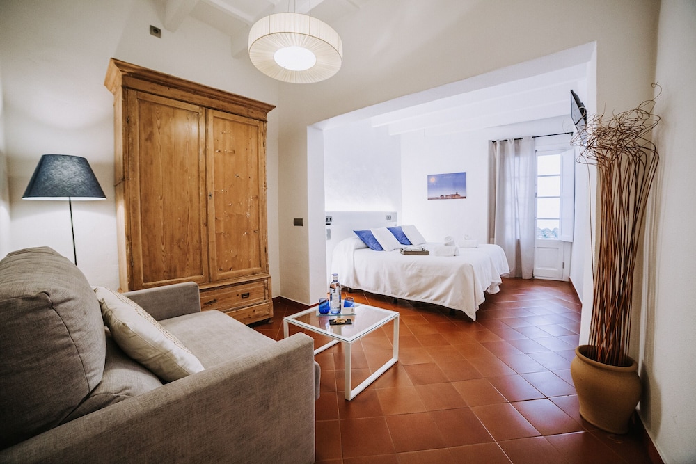 Petit Hotel 5 Fars - Adults Only — Hotel rooms in Ciutadella de Menorca, Balearic Islands