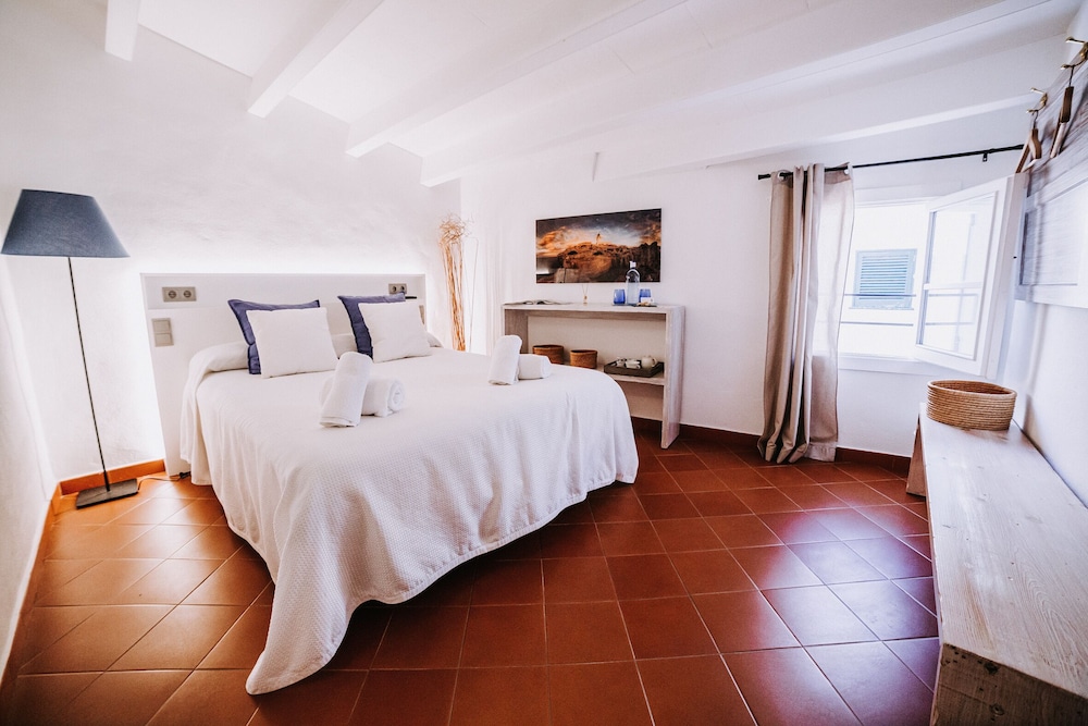 Petit Hotel 5 Fars - Adults Only — Hotel rooms in Ciutadella de Menorca, Balearic Islands