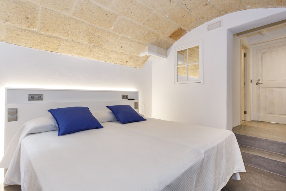 Petit Hotel 5 Fars - Adults Only — Hotel rooms in Ciutadella de Menorca, Balearic Islands