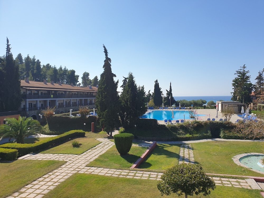 Simantro Resort — Swimming pool in Sani, Central Macedonia
