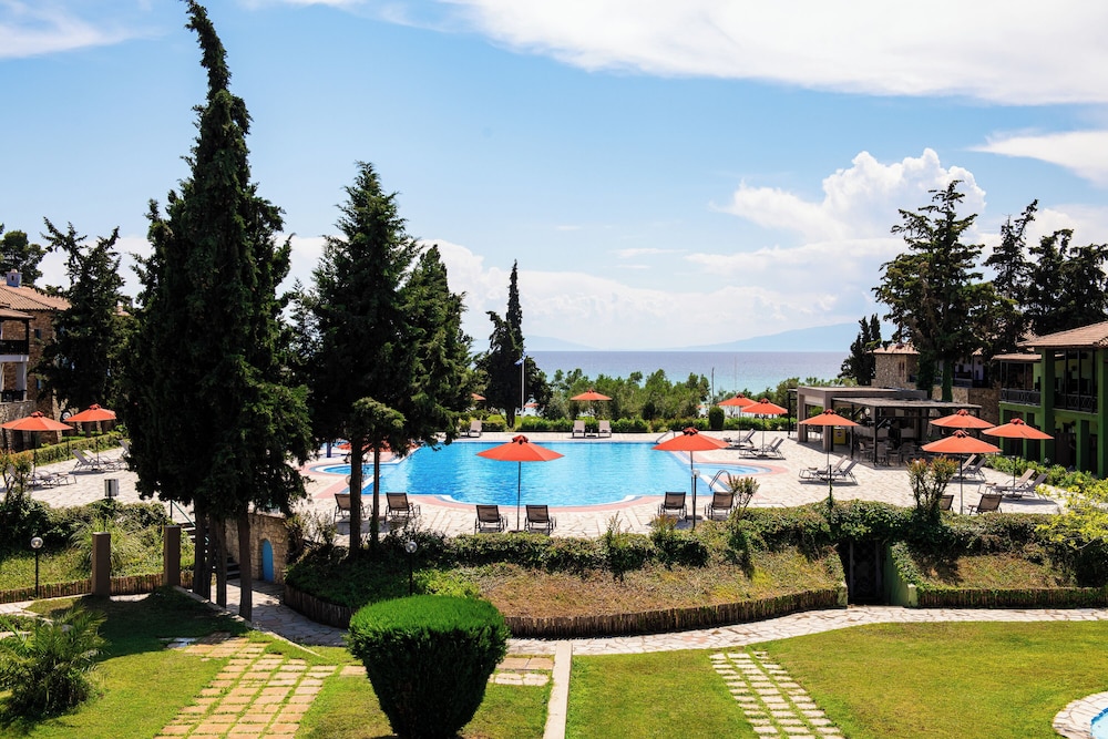 Simantro Resort — Swimming pool in Sani, Central Macedonia