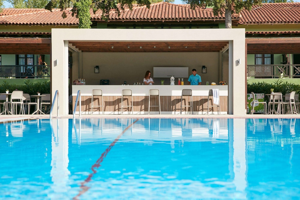 Simantro Resort — Swimming pool in Sani, Central Macedonia