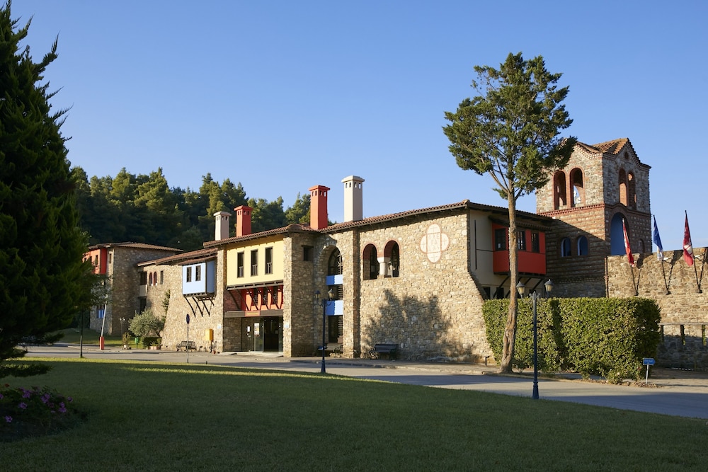 Simantro Resort — Hotel building in Sani, Central Macedonia