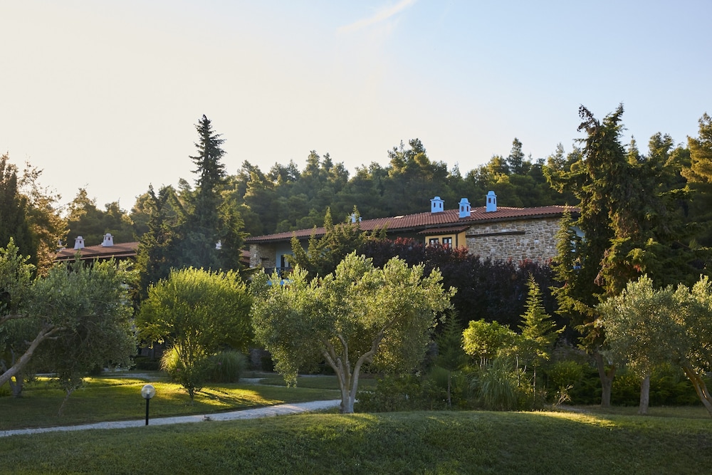 Simantro Resort — Hotel building in Sani, Central Macedonia