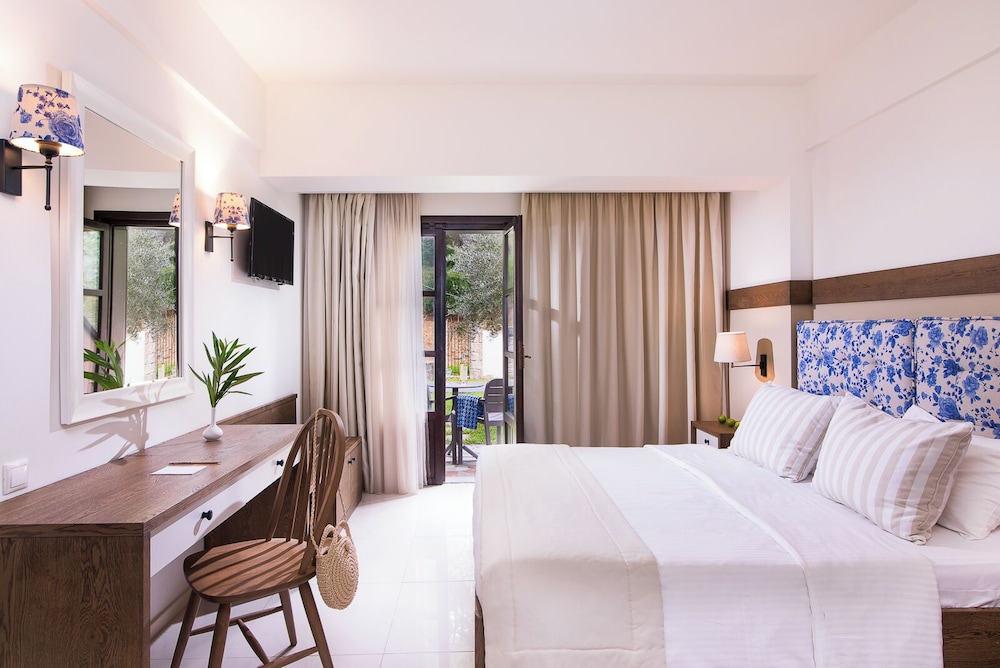 Simantro Resort — Hotel rooms in Sani, Central Macedonia