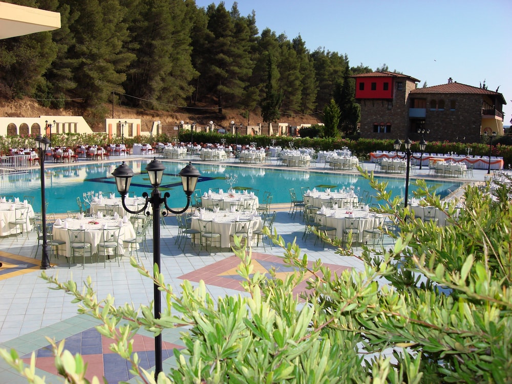 Simantro Resort — Swimming pool in Sani, Central Macedonia
