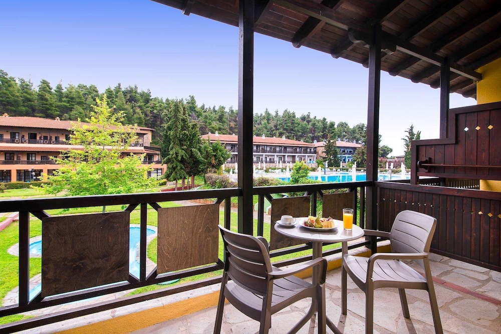 Simantro Resort — Hotel building in Sani, Central Macedonia