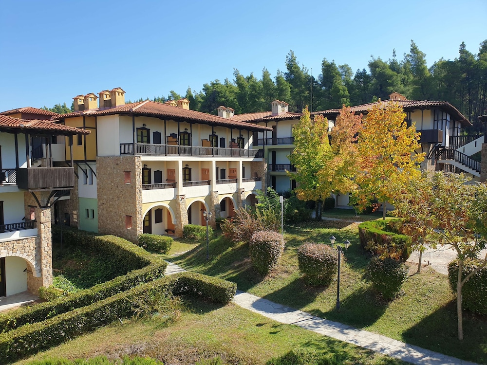 Simantro Resort — Hotel building in Sani, Central Macedonia