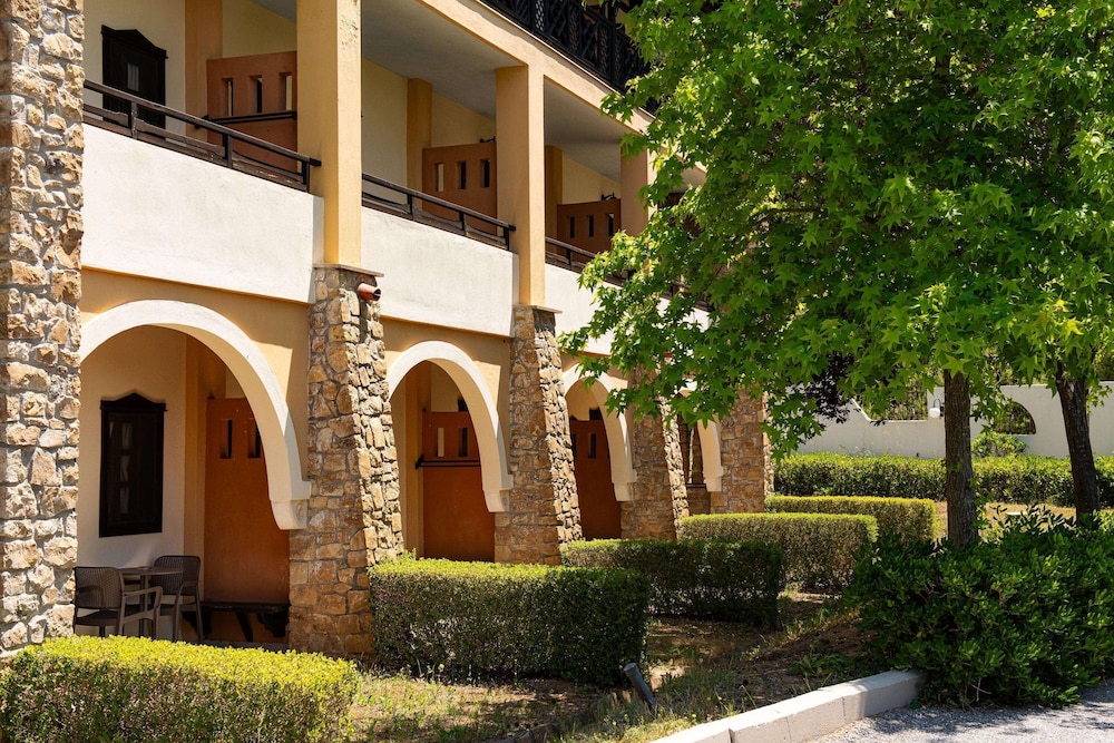 Simantro Resort — Hotel building in Sani, Central Macedonia
