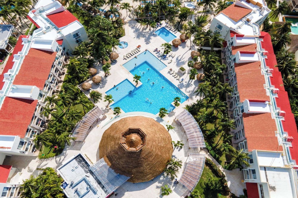 Viva Azteca by Wyndham, A Trademark  Resort — Swimming pool in Playa del Carmen, Quintana Roo