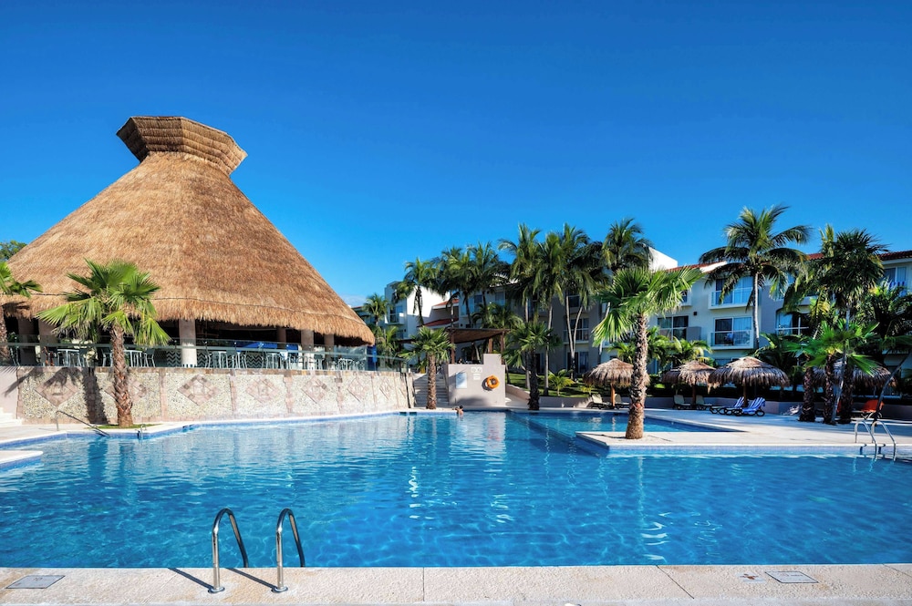 Viva Azteca by Wyndham, A Trademark  Resort — Swimming pool in Playa del Carmen, Quintana Roo