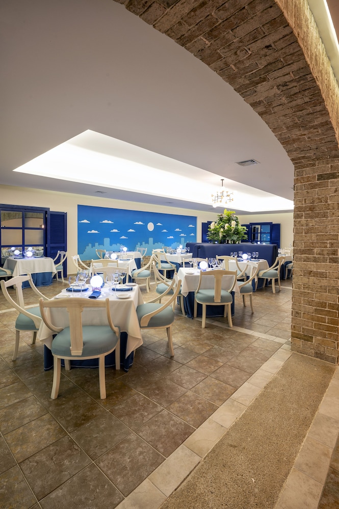Viva Azteca by Wyndham, A Trademark  Resort — Restaurant & bars in Playa del Carmen, Quintana Roo