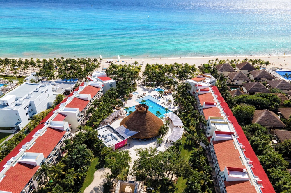 Viva Azteca by Wyndham, A Trademark  Resort — Swimming pool in Playa del Carmen, Quintana Roo