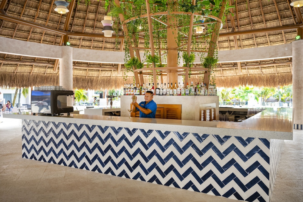 Viva Azteca by Wyndham, A Trademark  Resort — Restaurant & bars in Playa del Carmen, Quintana Roo