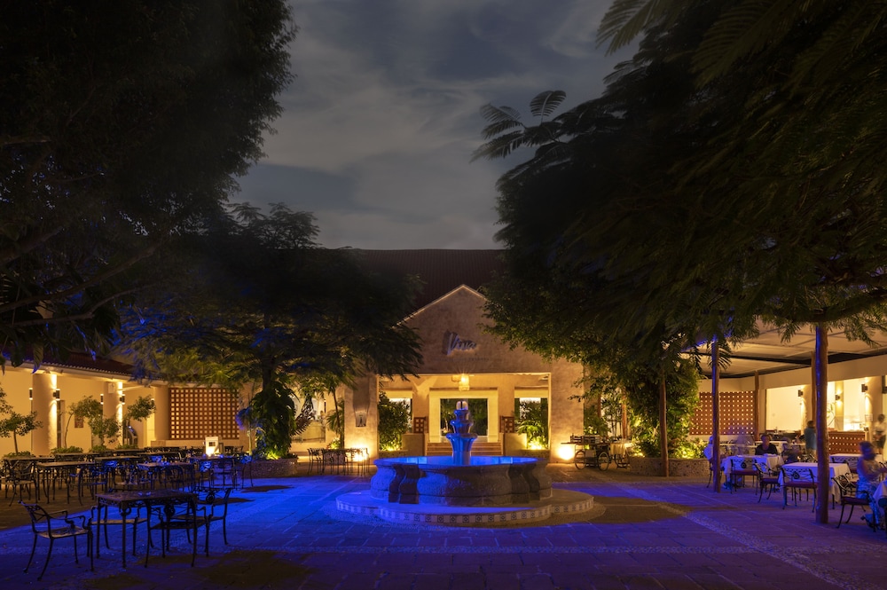 Viva Azteca by Wyndham, A Trademark  Resort — Restaurant & bars in Playa del Carmen, Quintana Roo