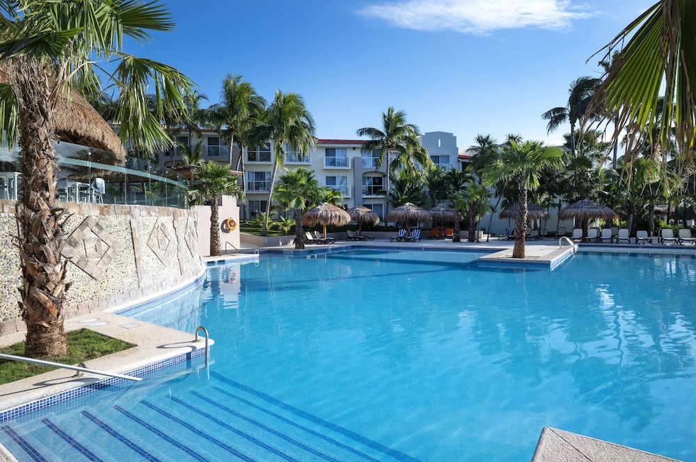 Viva Azteca by Wyndham, A Trademark  Resort — Swimming pool in Playa del Carmen, Quintana Roo