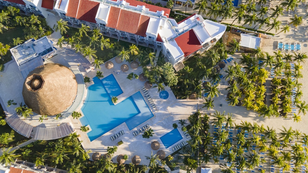 Viva Azteca by Wyndham, A Trademark  Resort — Swimming pool in Playa del Carmen, Quintana Roo