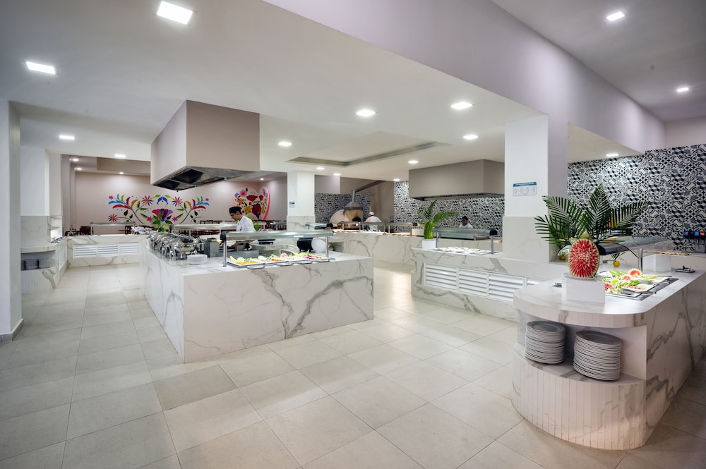 Viva Azteca by Wyndham, A Trademark  Resort — Restaurant & bars in Playa del Carmen, Quintana Roo