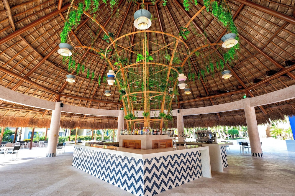 Viva Azteca by Wyndham, A Trademark  Resort — Restaurant & bars in Playa del Carmen, Quintana Roo