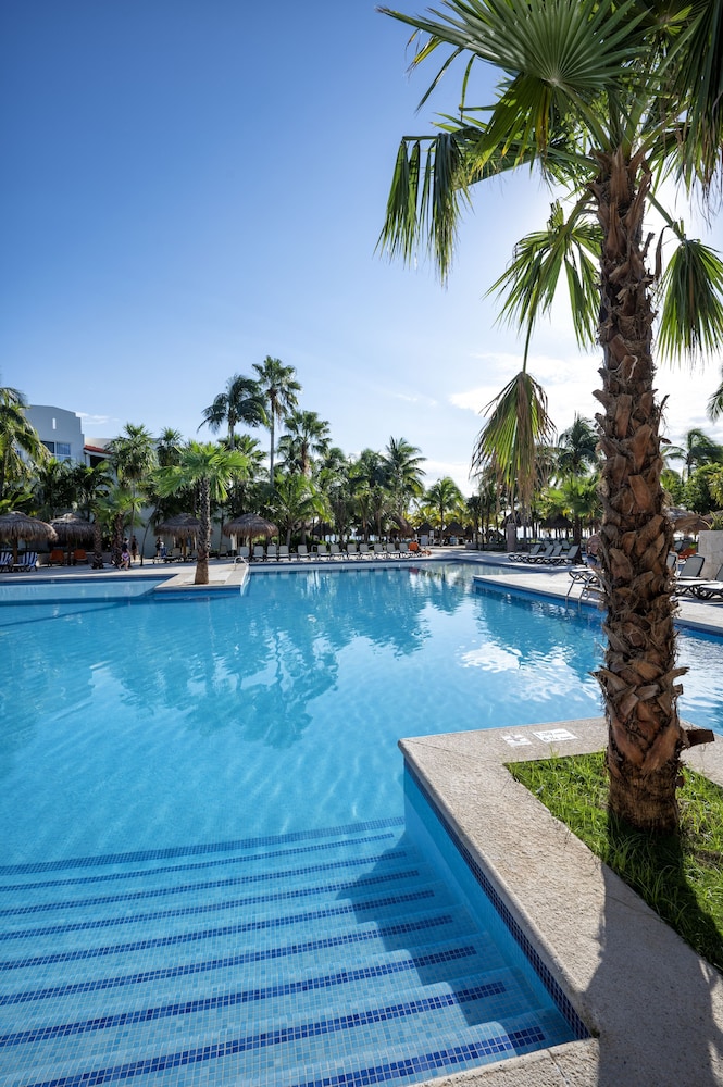Viva Azteca by Wyndham, A Trademark  Resort — Swimming pool in Playa del Carmen, Quintana Roo