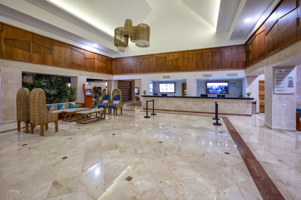 Viva Azteca by Wyndham, A Trademark  Resort — Hotel building in Playa del Carmen, Quintana Roo
