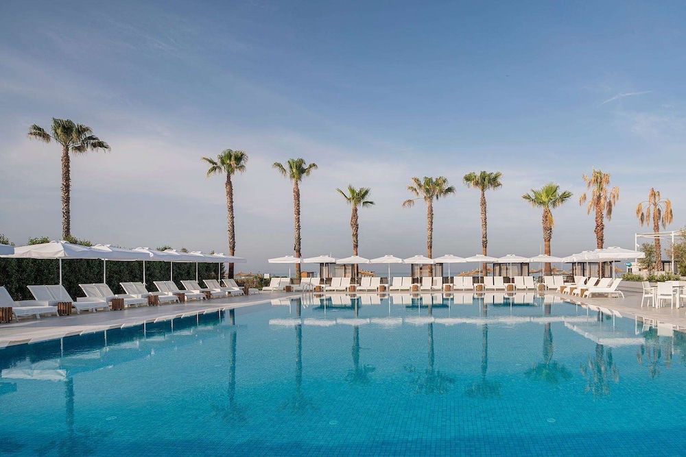 Voyage Belek Golf & Spa — Swimming pool in Belek