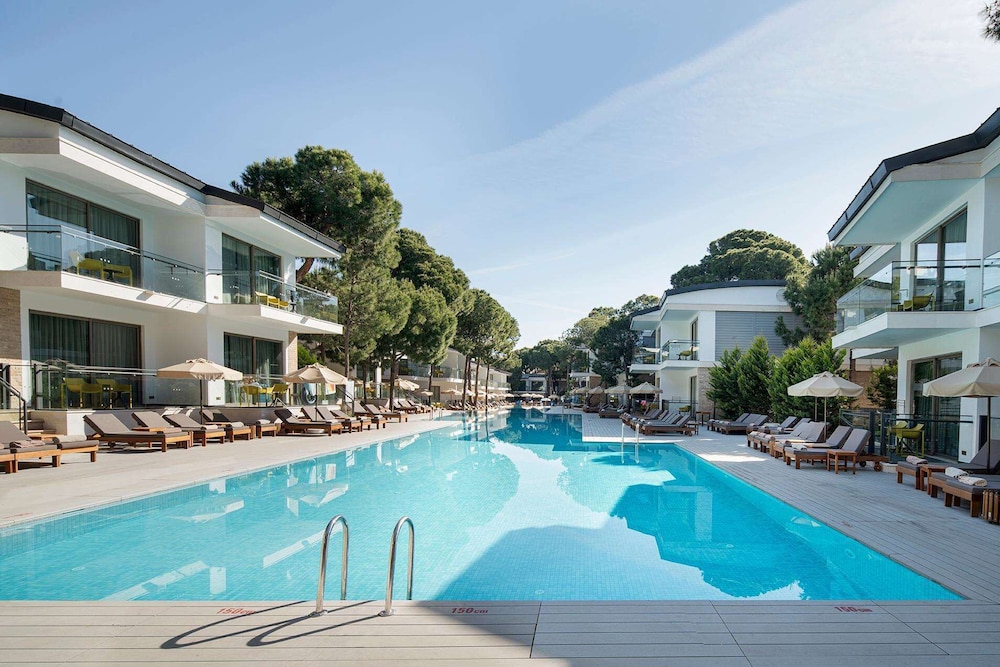 Voyage Belek Golf & Spa — Swimming pool in Belek