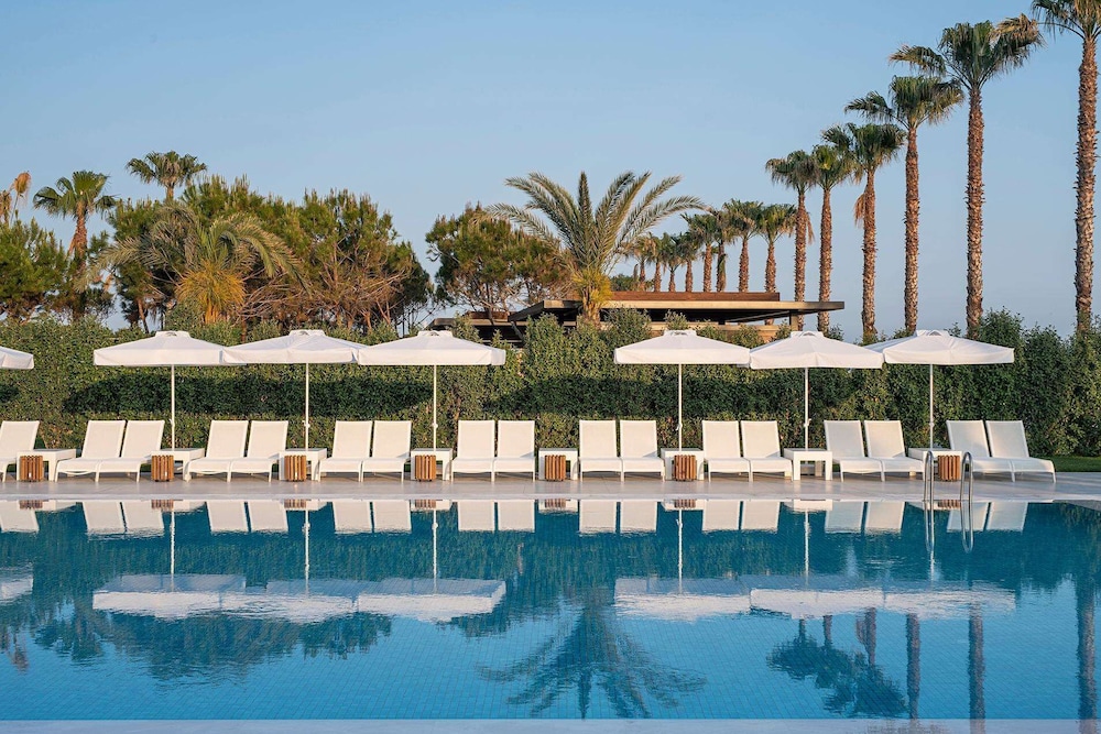 Voyage Belek Golf & Spa — Swimming pool in Belek