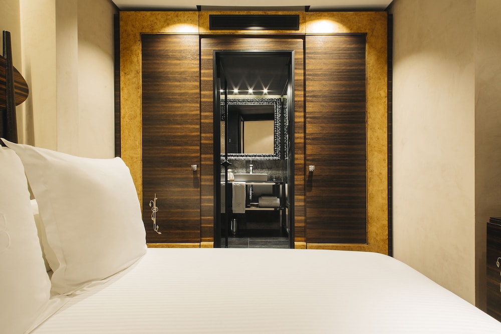 Hotel Bagues a Small Luxury Hotels of the World — Hotel rooms in Barcelona, Catalonia