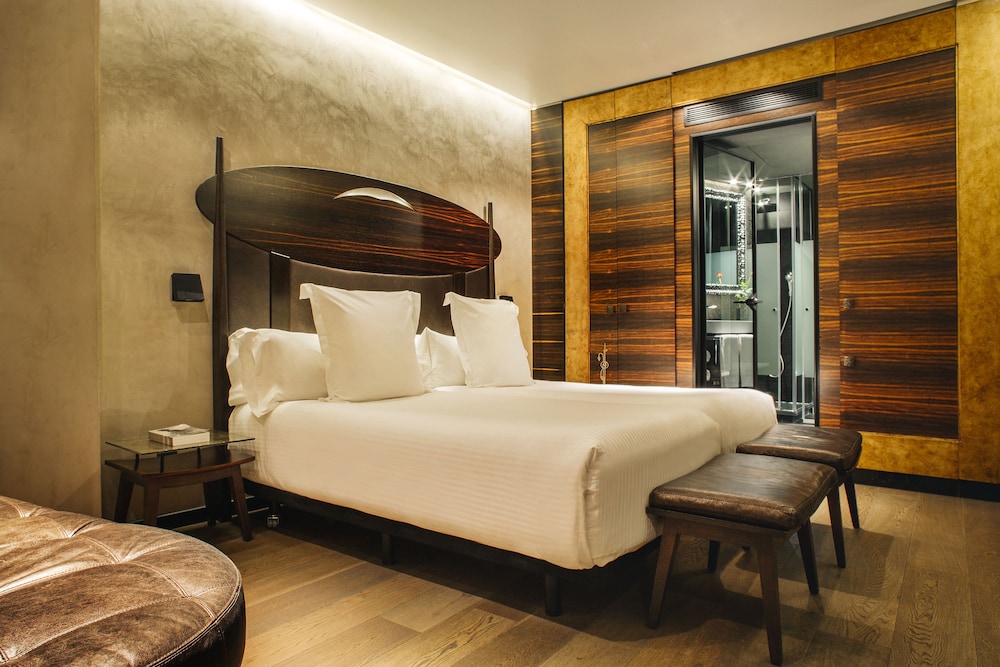 Hotel Bagues a Small Luxury Hotels of the World — Hotel rooms in Barcelona, Catalonia