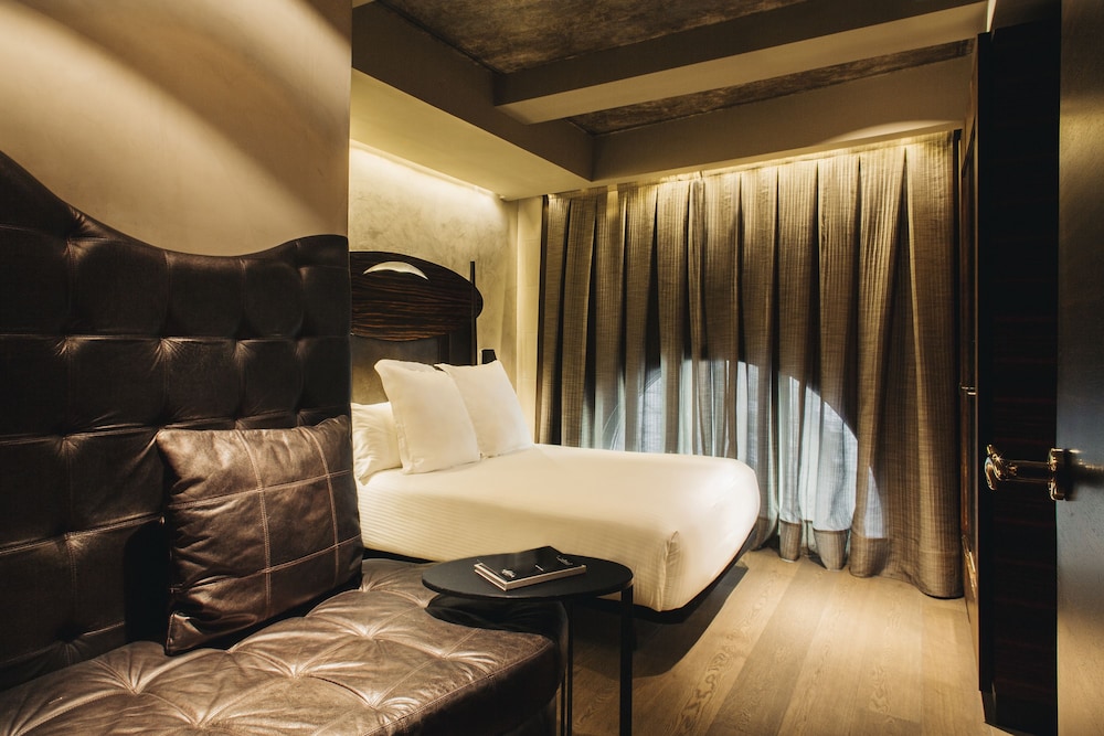 Hotel Bagues a Small Luxury Hotels of the World — Hotel rooms in Barcelona, Catalonia