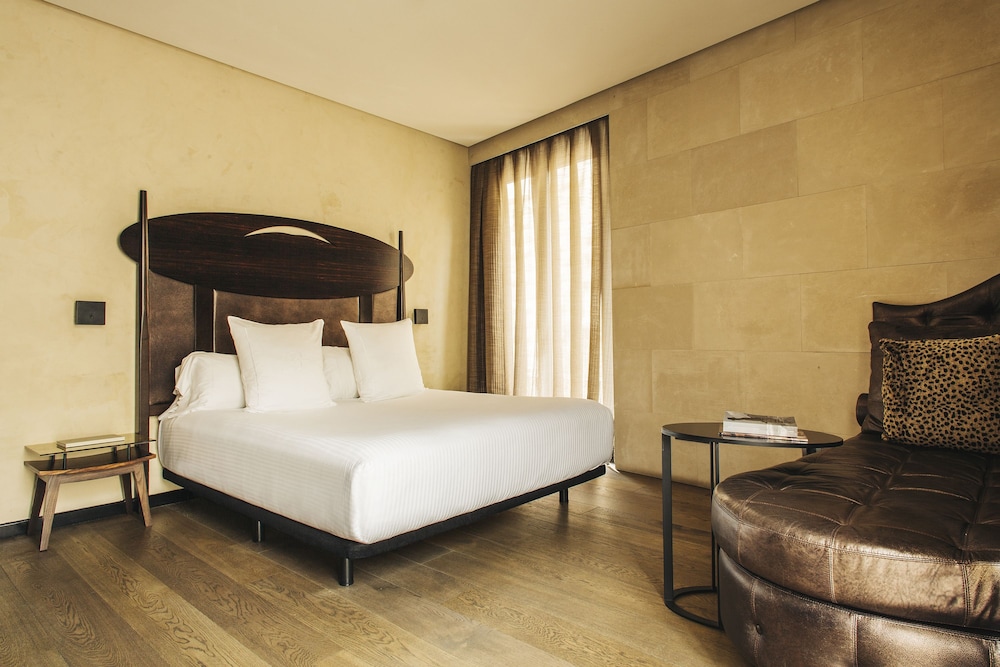 Hotel Bagues a Small Luxury Hotels of the World — Hotel rooms in Barcelona, Catalonia