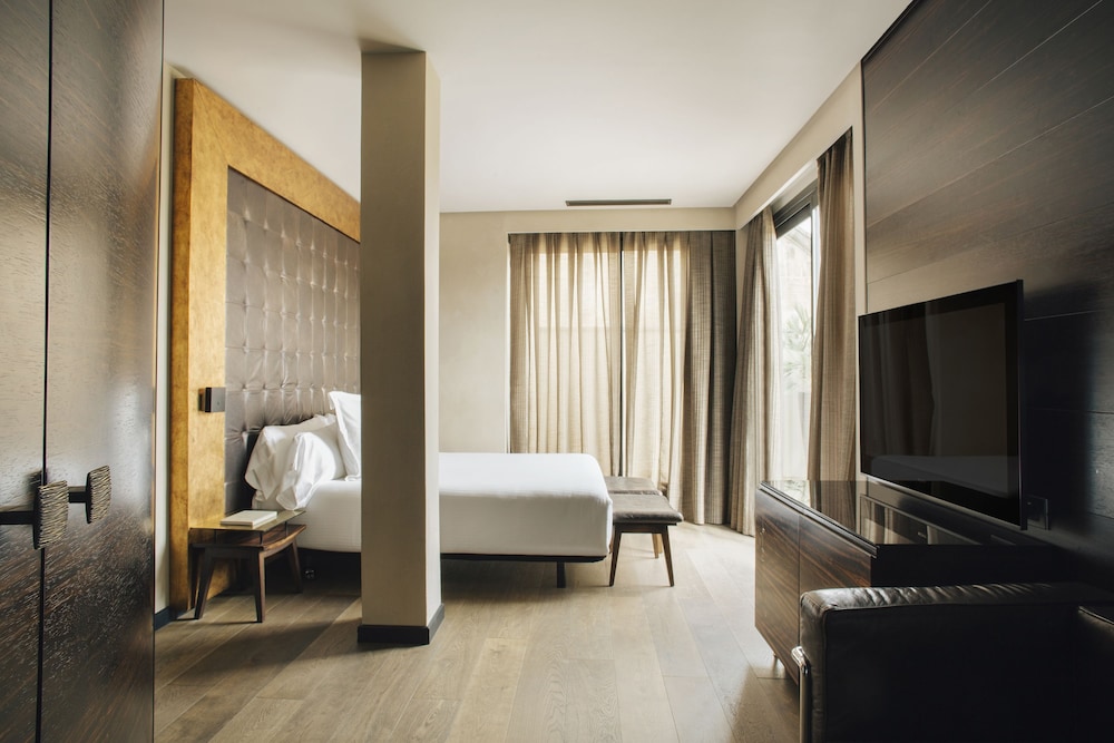 Hotel Bagues a Small Luxury Hotels of the World — Hotel rooms in Barcelona, Catalonia