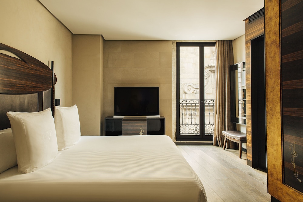 Hotel Bagues a Small Luxury Hotels of the World — Hotel rooms in Barcelona, Catalonia