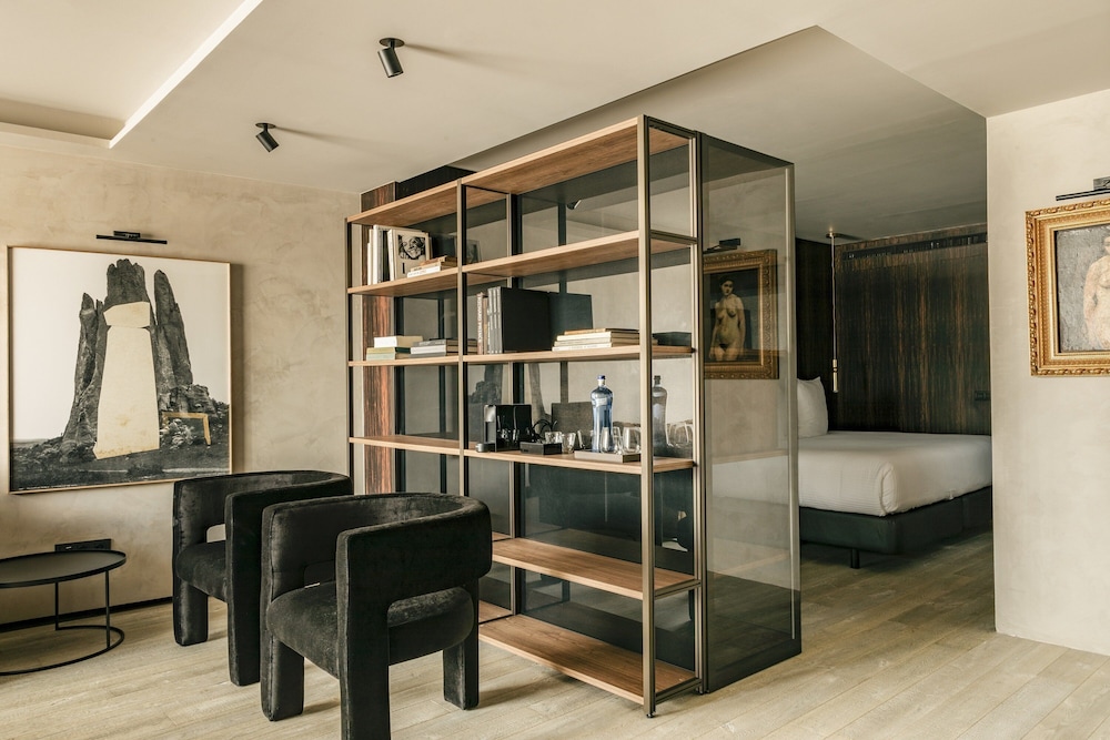 Hotel Bagues a Small Luxury Hotels of the World — Hotel rooms in Barcelona, Catalonia