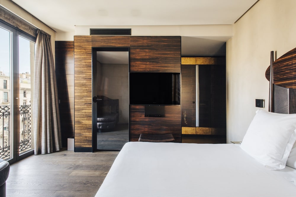 Hotel Bagues a Small Luxury Hotels of the World — Hotel rooms in Barcelona, Catalonia
