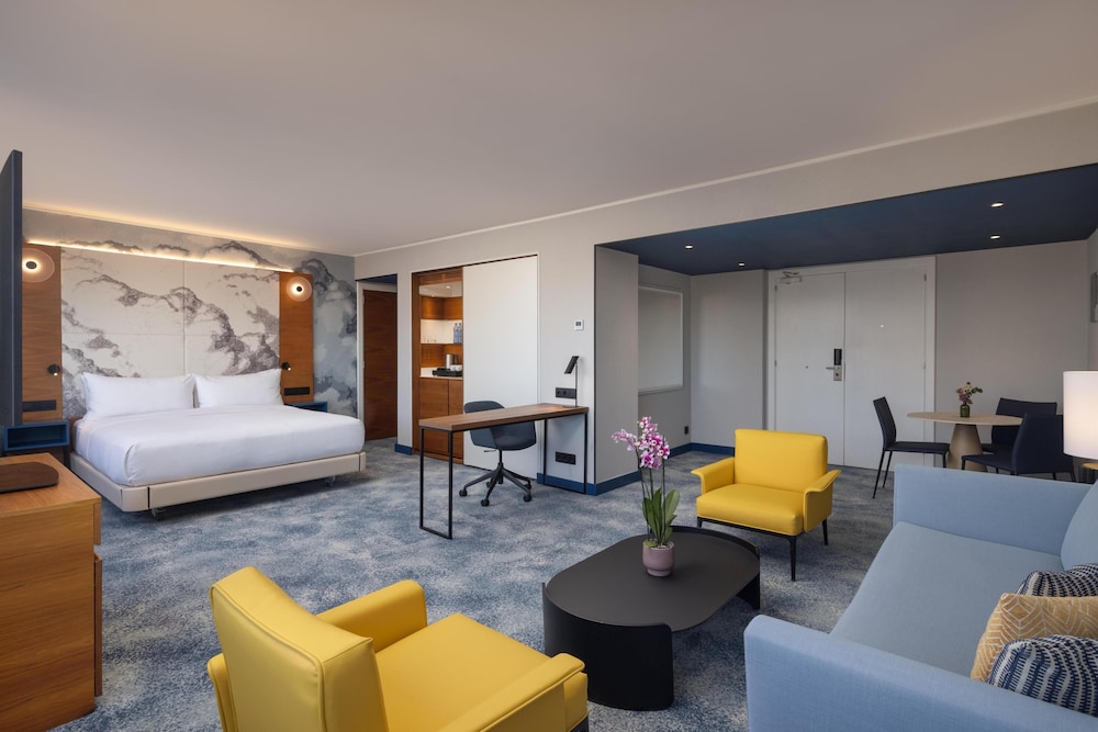Hilton Barcelona — Hotel rooms in Barcelona, Catalonia