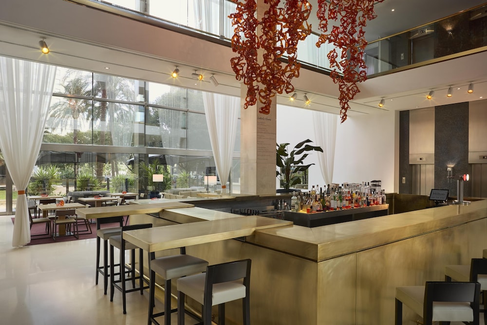 Hilton Barcelona — Restaurant & bars in Barcelona, Catalonia