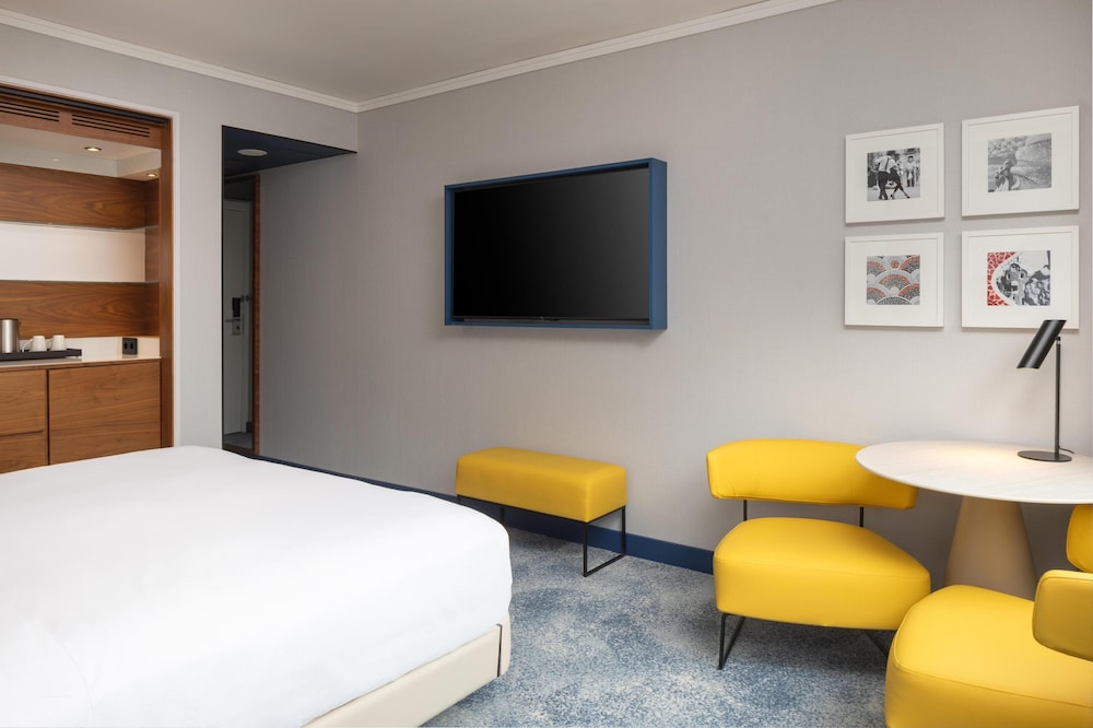 Hilton Barcelona — Hotel rooms in Barcelona, Catalonia