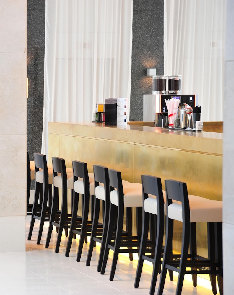 Hilton Barcelona — Restaurant & bars in Barcelona, Catalonia