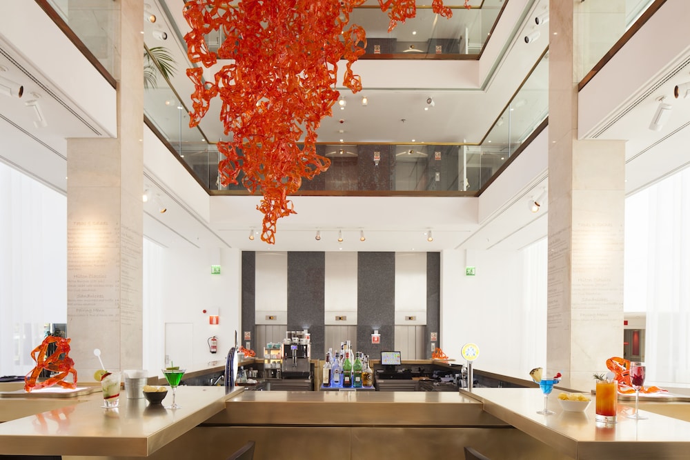 Hilton Barcelona — Restaurant & bars in Barcelona, Catalonia