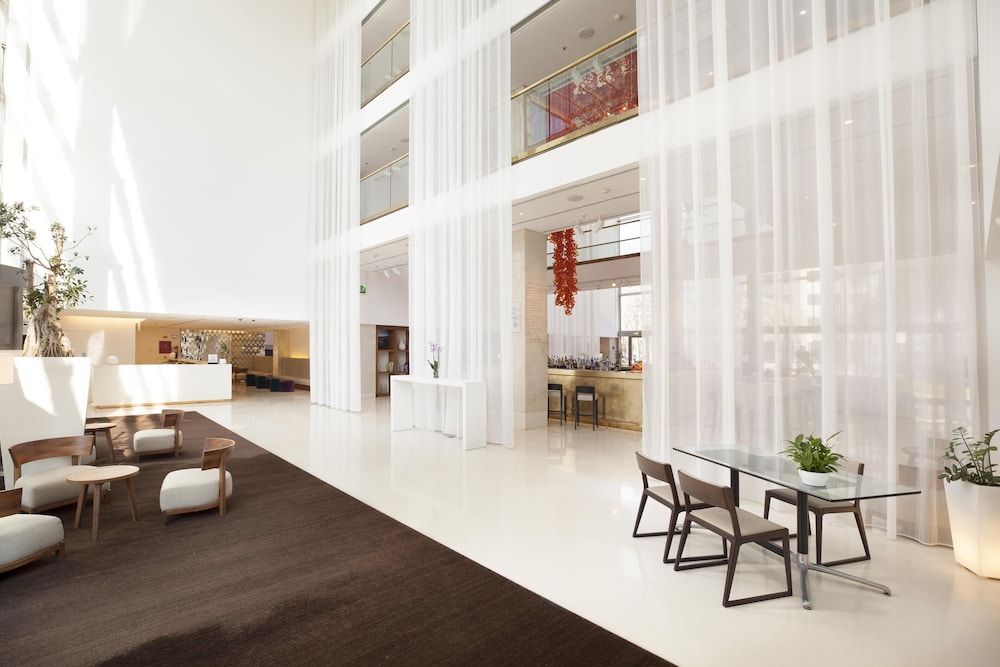 Hilton Barcelona — Restaurant & bars in Barcelona, Catalonia