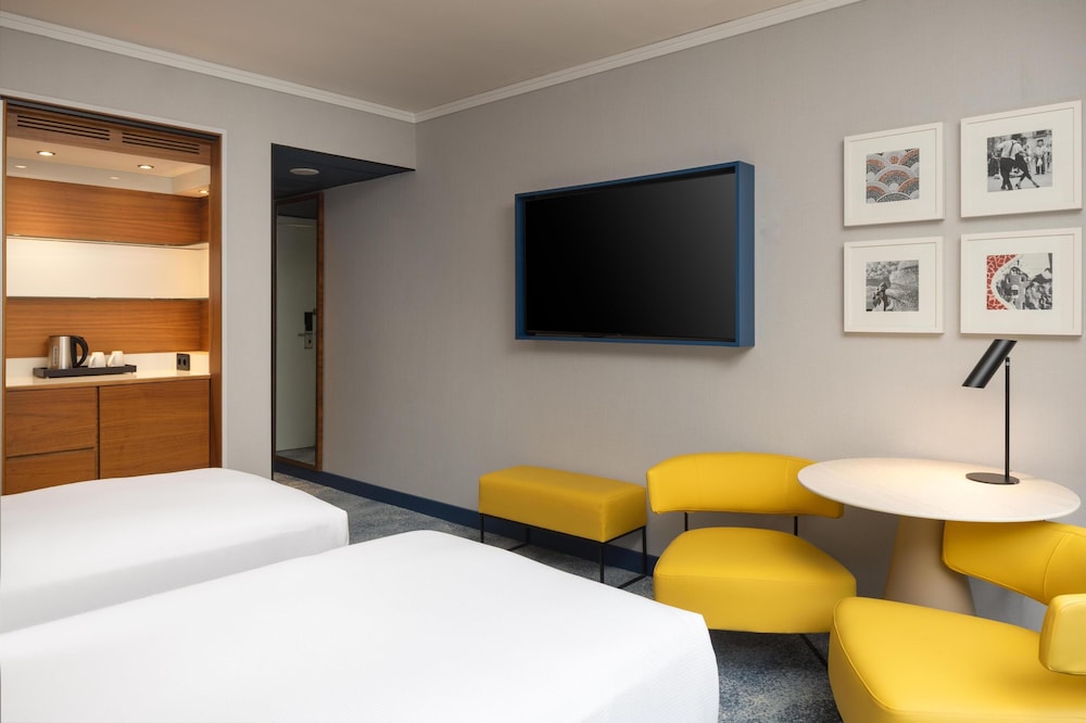 Hilton Barcelona — Hotel rooms in Barcelona, Catalonia