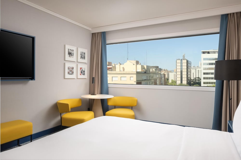 Hilton Barcelona — Hotel rooms in Barcelona, Catalonia